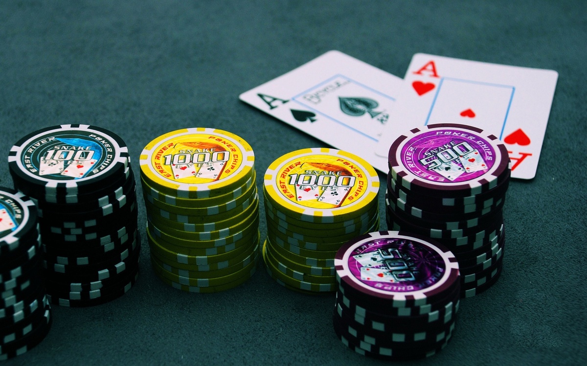 Simple Text BlackJack کھلاڑیوں کے لیے لائیو کیسینو سیکشن
